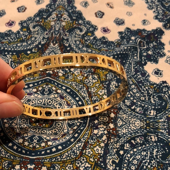 Rose gold Roman numeral cuff - Picture 7 of 8